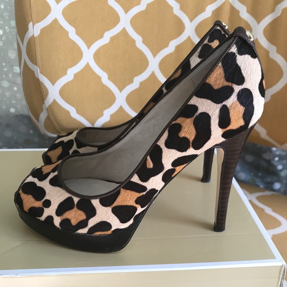 MICHAEL  MICHAEL KORS SIZE 6